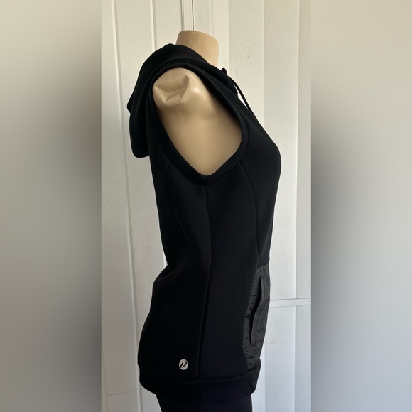 LEVELWEAR VERVE Women's Iris Hooded Vest Size: Large Color:Black - Picture 3 of 7
